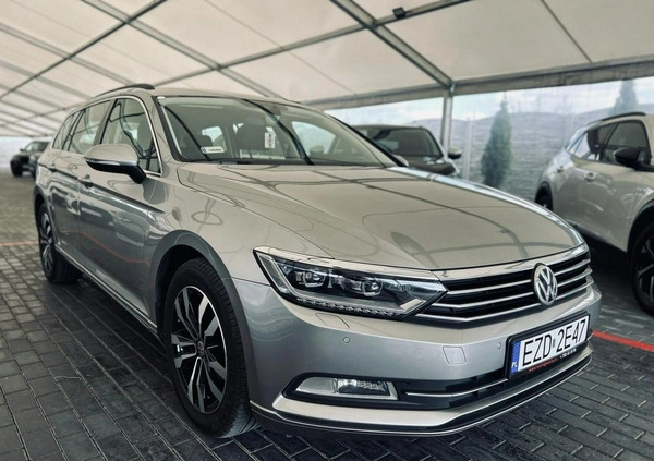 Volkswagen Passat cena 46900 przebieg: 225000, rok produkcji 2015 z Radom małe 781